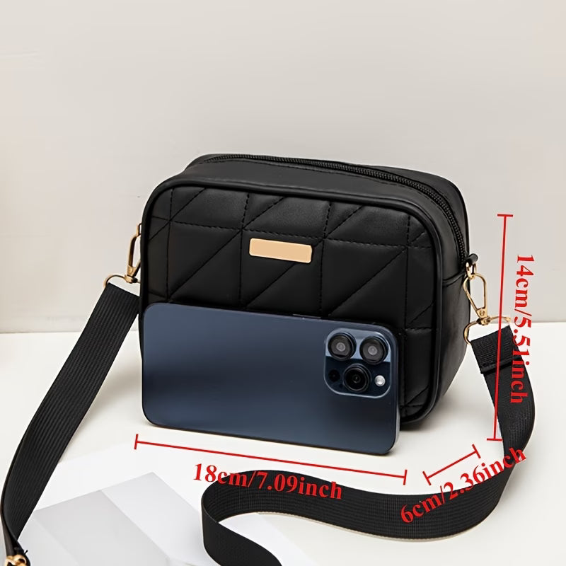 Kompaktiška juoda rankinė per petį su telefono dydžio palyginimu