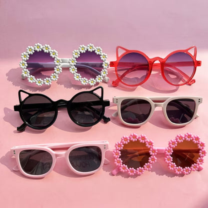 Rinkinys mergaitėms: trys stilingi saulės akinių komplektai, po 6 poras kiekviename.