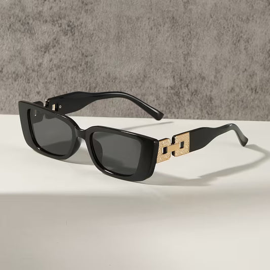 Juodi saulės akiniai moterims su aukso spalvos detalėmis šonuose
