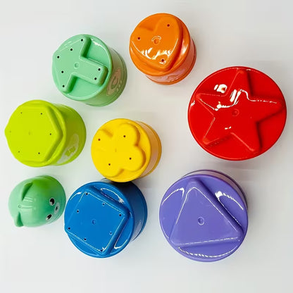 Vaikiška lavinamoji dėlionė su spalvotais indeliais