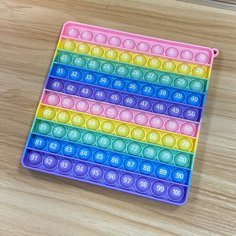 Spalvotas Pop-It žaislas su numeriais 1–200, skirtas skaičiavimo mokymuisi ir streso mažinimui