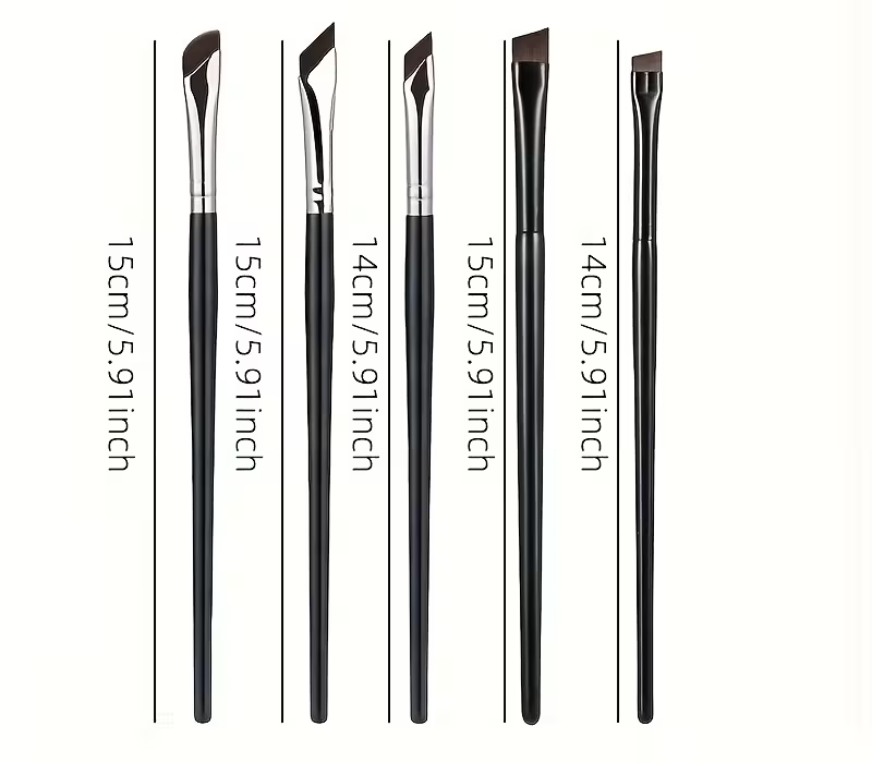 Profesionalūs juodi kampuoti šepetėliai makiažui – tikslus pravedimas ir detalės