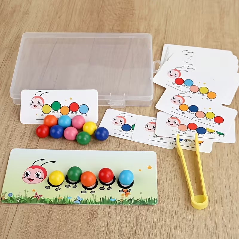 Vaikų žaidimo rinkinys: spalvoti mediniai kamuoliukai, kurie lavina rankų koordinaciją ir spalvų atpažinimą