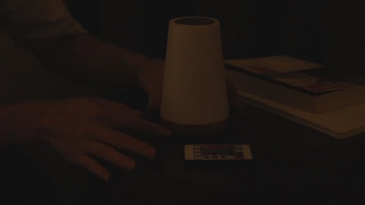 LED stalinė lempa su spalvų keitimo funkcija ir jautriu lietimu